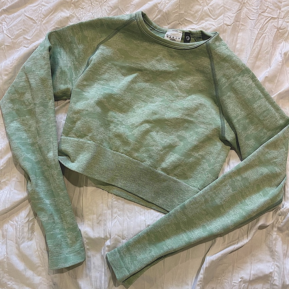 AYBL long sleeve crop top seamless